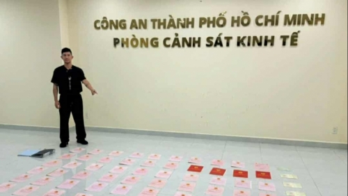 Công an TP Hồ Chí Minh phát hiện 80 sổ đỏ, ngoại tệ và nhiều tài sản giá trị trong nhà “Ngân 98”