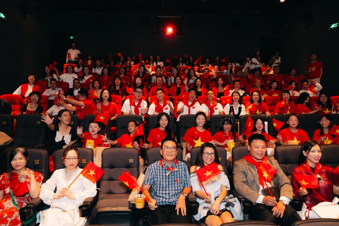 Phim hòa nhạc “Tổ Quốc Trong Tim: The Concert Film” khởi chiếu toàn quốc Phim hòa nhạc “Tổ Quốc Trong Tim: The Concert Film” khởi chiếu toàn quốc