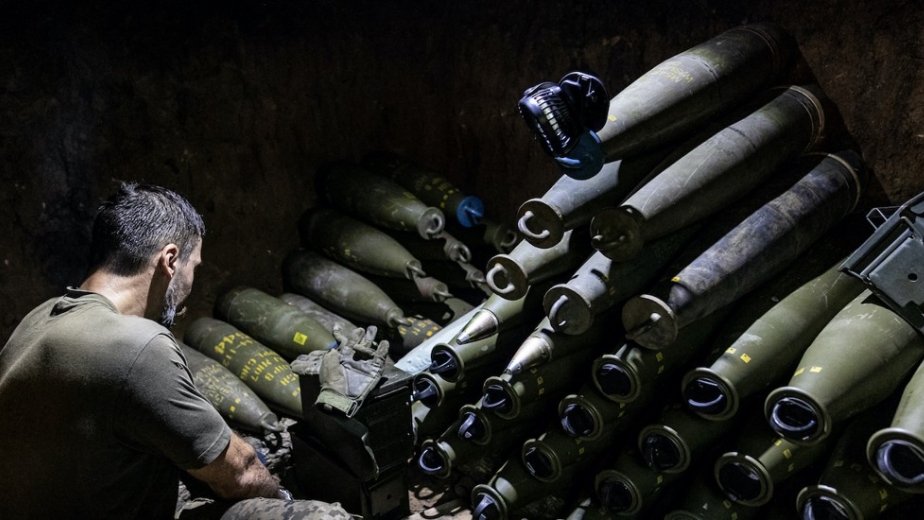 Ukraine khởi động sản xuất đạn pháo cỡ lớn, gia tăng căng thẳng với Nga