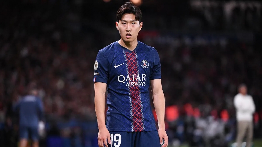 Lee Kang-In được vinh danh Cầu thủ xuất sắc nhất châu Á 2025