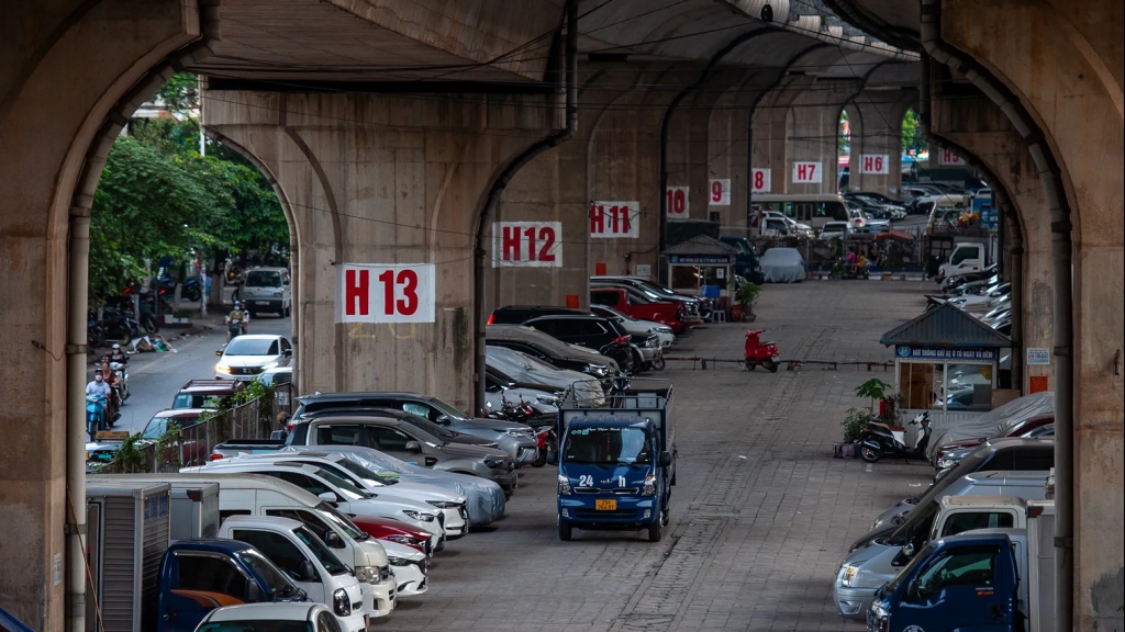 Xử lý dứt điểm tình trạng bãi trông giữ xe dưới gầm cầu, gầm đường bộ