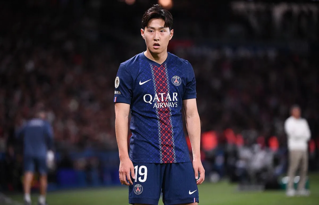 Lee Kang-In được vinh danh Cầu thủ xuất sắc nhất châu Á 2025