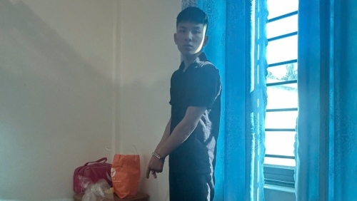 Tìm ra gã trai trẻ có hành vi lén lút trong phòng ngủ nhà người phụ nữ