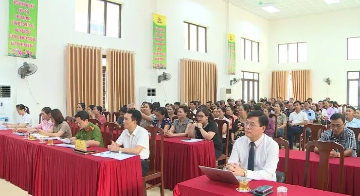 Hưởng ứng Ngày Pháp luật Việt Nam với hoạt động thiết thực