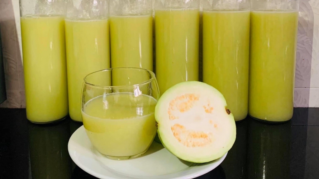 Uống nước ép ổi mỗi ngày có giúp da căng bóng, tươi trẻ hơn?