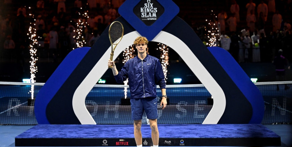 Jannik Sinner đánh bại Carlos Alcaraz, bảo vệ danh hiệu tại Six Kings Slam