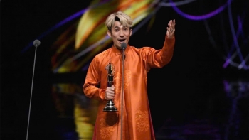 Liên Bỉnh Phát đi vào lịch sử khi lần đầu tiên thắng giải thưởng danh giá bậc nhất châu Á