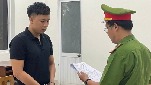 Gã thanh niên giả danh công an giở trò xấu xa với nữ sinh