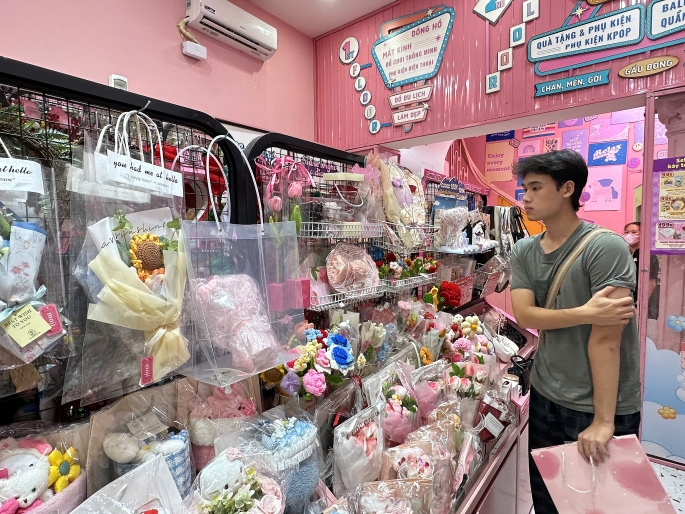 Sôi động thị trường quà tặng Ngày Phụ nữ Việt Nam