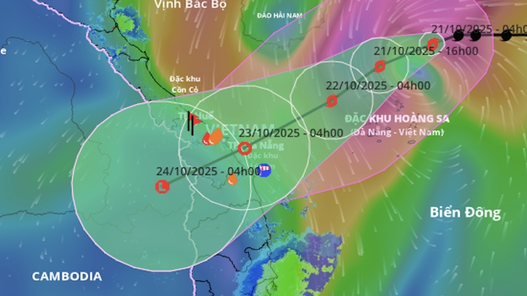 Bão số 12 (Fengshen) cách Đà Nẵng khoảng 450km, Trung Bộ sắp đón đợt mưa lớn kéo dài