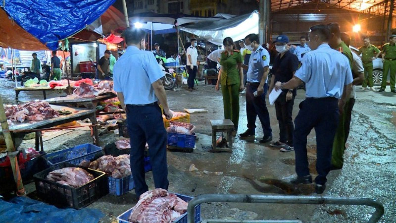 Lực lượng chức năng kiểm tra kiot kinh doanh thịt lợn Hà Nội sẽ xử lý dứt điểm cơ sở giết mổ gia súc, gia cầm nhỏ lẻ, tự phát