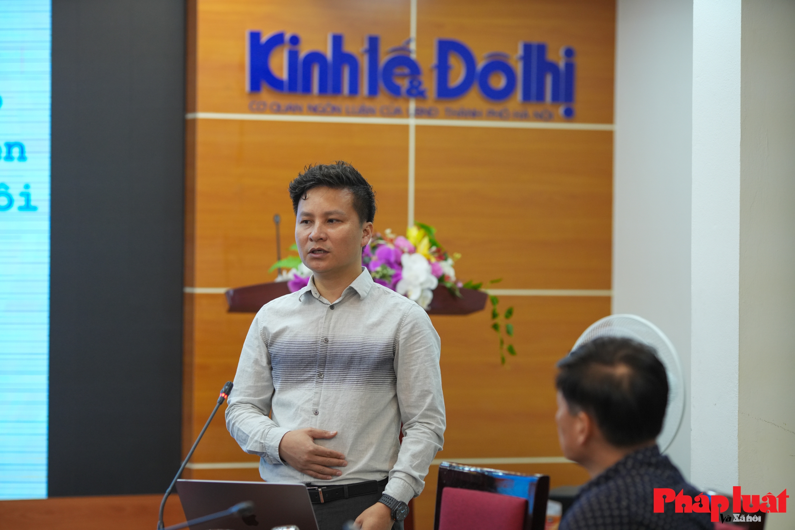 Tập huấn kỹ năng quay phim, chụp ảnh bằng điện thoại cho nữ công nhân môi trường Hà Nội