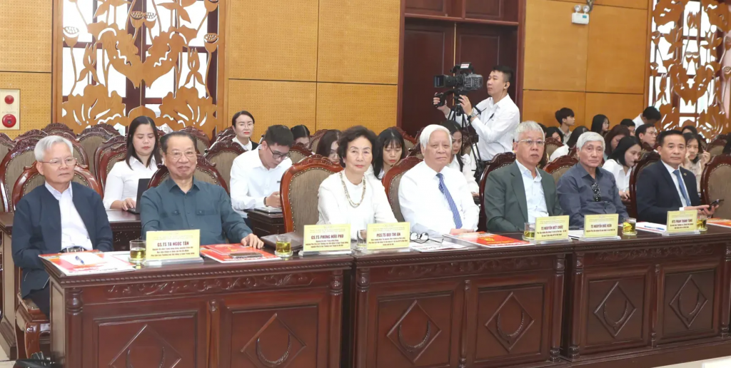 Các đại biểu tham dự tọa đàm