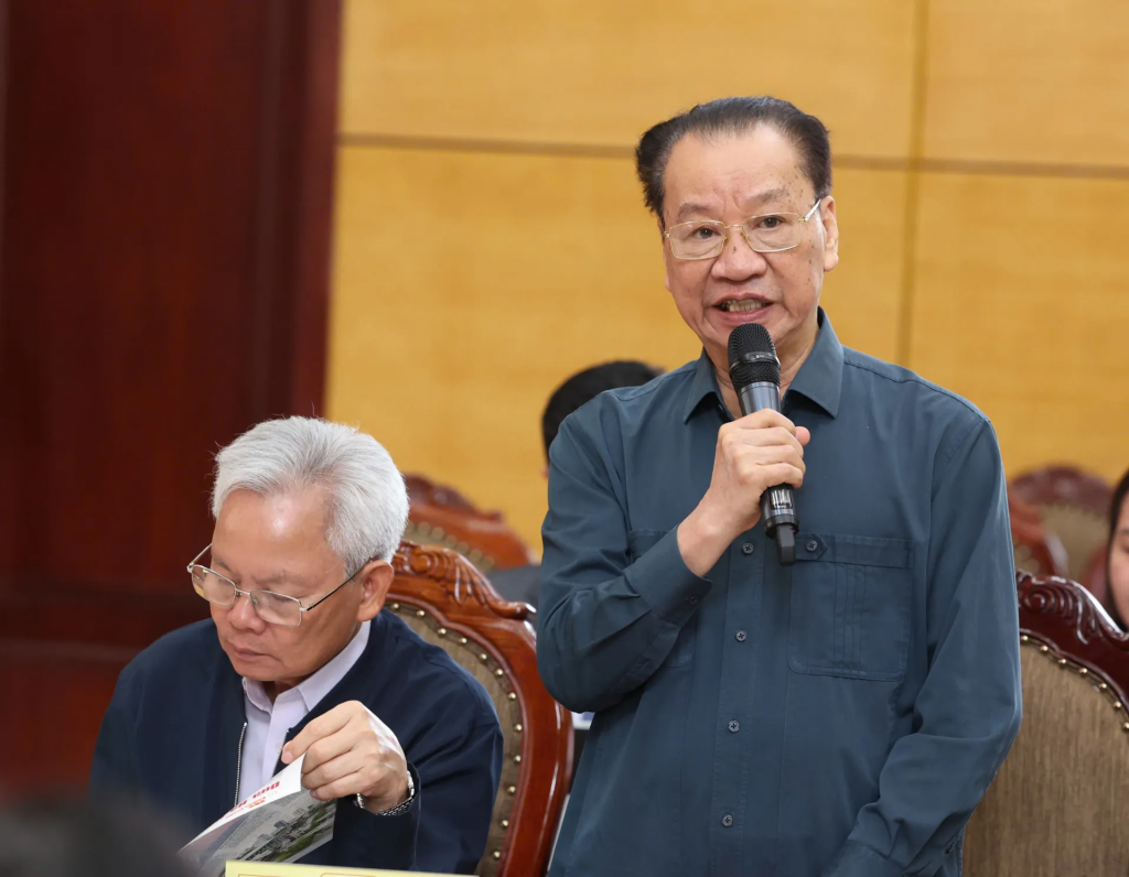 GS.TS Phùng Hữu Phú thảo luận tại toạ đàm