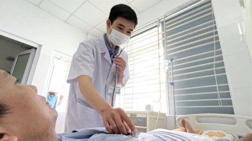 Lội nước sau mưa lũ, nhiều người nhập viện vì nhiễm xoắn khuẩn vàng da nặng