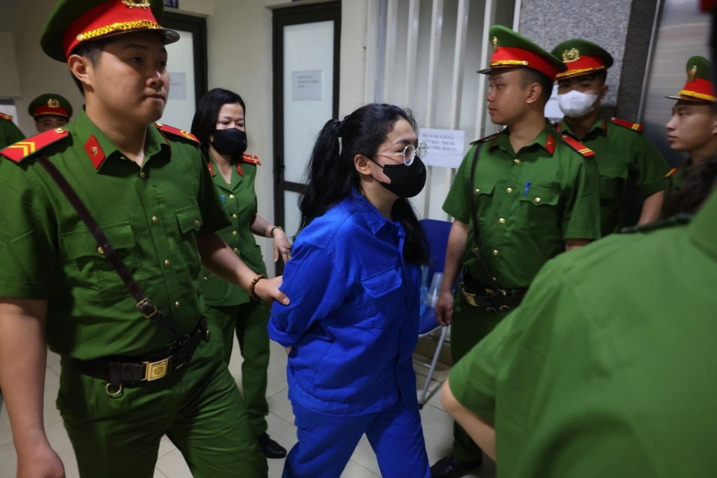 Quy định về xét xử vụ án hình sự có người chưa thành niên là bị hại, người làm chứng