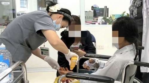 Bị chó nhà nặng 30kg tấn công, người phụ nữ chấn thương nặng hai tay