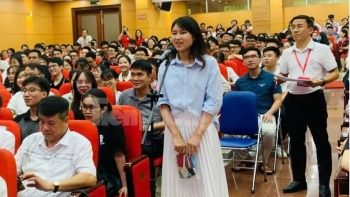 Bác sĩ nội trú cần được nhận lương và miễn học phí