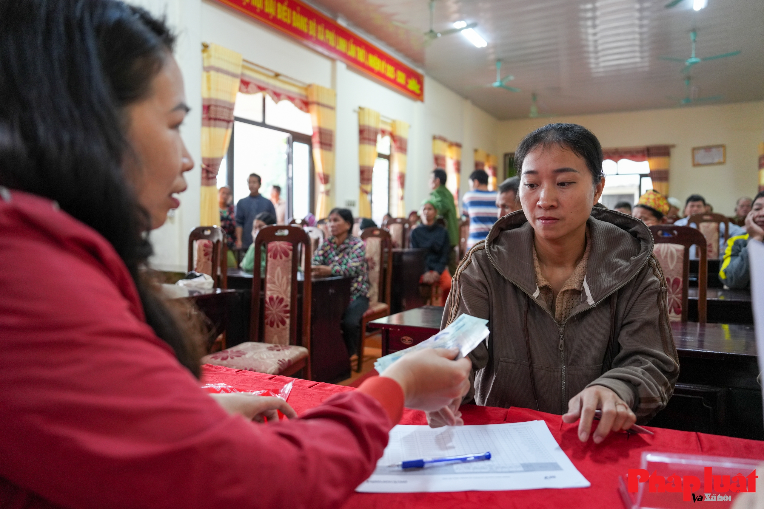 Phú Linh sau bão: Ấm lại những mái nhà, sáng lên niềm tin Phú Linh sau bão: Ấm lại những mái nhà, sáng lên niềm tin