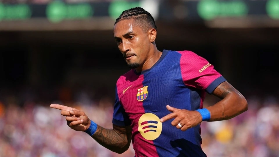Raphinha lỡ đại chiến El Clasico vì tái phát chấn thương