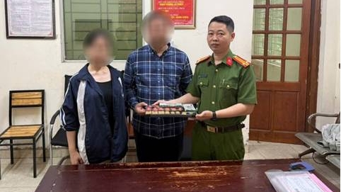 Cô gái trẻ bị công an “rởm” khống chế phá két sắt, lấy tiền vàng của gia đình