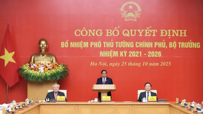 Thủ tướng Phạm Minh Chính trao quyết định bổ nhiệm và giao nhiệm vụ cho 2 Phó Thủ tướng, 3 Bộ trưởng