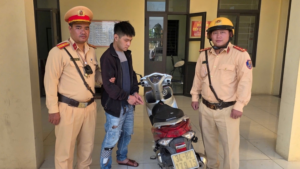 Bắt quả tang hành vi phạm pháp của nam thanh niên tại khu vực nghĩa trang