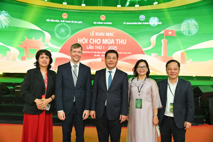 Từ Hội chợ Mùa thu 2025 đến hiện thực hóa mục tiêu xây dựng Việt Nam trở thành trung tâm triển lãm hàng đầu châu Á Từ Hội chợ Mùa thu 2025 đến hiện thực hóa mục tiêu xây dựng Việt Nam trở thành trung tâm triển lãm hàng đầu châu Á