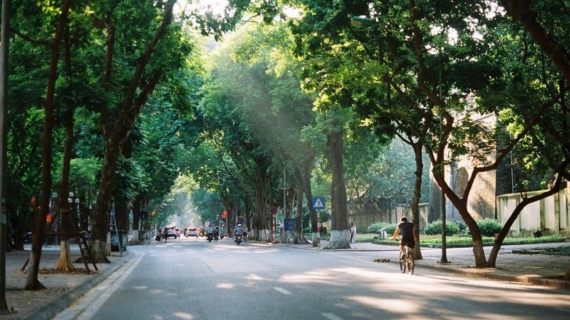 Hà Nội đón ngày nắng đẹp, Trung Bộ mưa lớn diện rộng, cảnh báo nguy cơ lũ quét và sạt lở đất