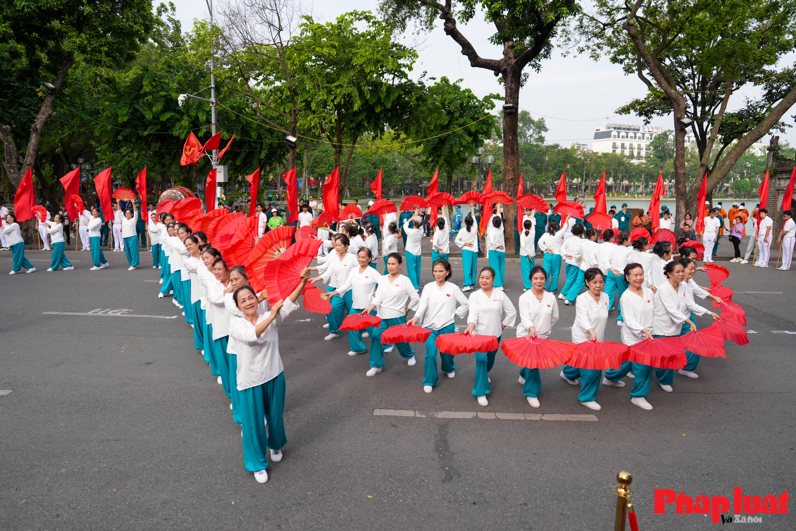 Toàn cảnh lễ khai mạc Đại hội Thể dục Thể thao phường Hoàn Kiếm lần thứ I năm 2025