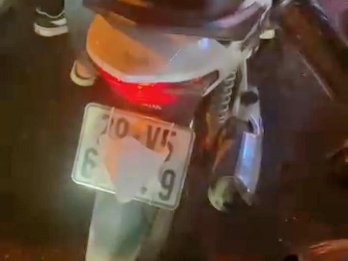 Thanh niên 10x bị mời lên đồn công an vì dùng khẩu trang che kín biển số