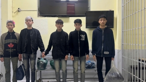 Bất ngờ khi kiểm tra 2 thanh niên ngồi trên xe máy SH