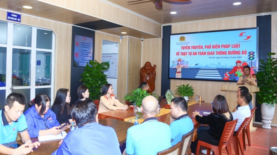 Xây dựng văn hóa giao thông an toàn – Cảnh sát giao thông Hà Nội đồng hành cùng đội ngũ lái xe kinh doanh vận tải