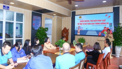 Xây dựng văn hóa giao thông an toàn – Cảnh sát giao thông Hà Nội đồng hành cùng đội ngũ lái xe kinh doanh vận tải