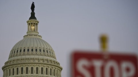 Chính phủ Mỹ tiếp tục đóng cửa, hơn 8.000 chuyến bay bị hoãn