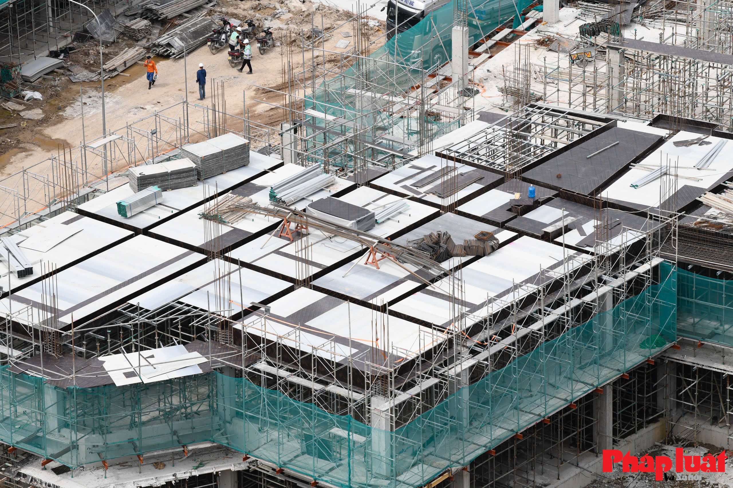 Cận cảnh công trường nghìn tỷ trên đất vàng Giảng Võ Cận cảnh công trường nghìn tỷ trên đất vàng Giảng Võ