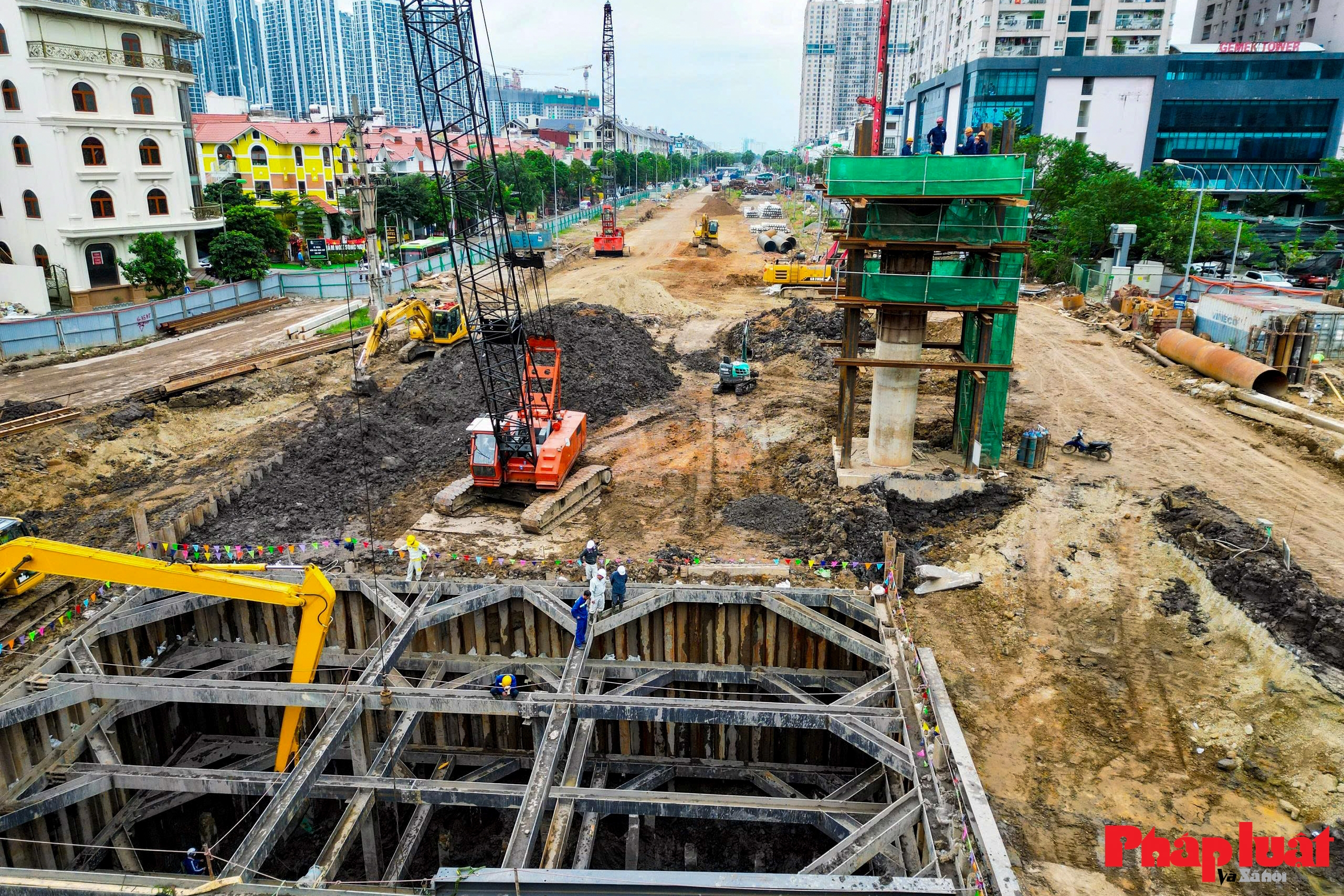 Toàn cảnh công trường thi công hầm chui Đại lộ Thăng Long – Vành đai 3,5