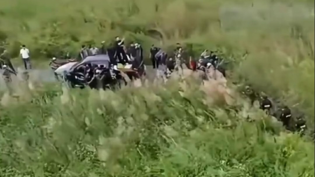 Bắt kẻ dùng súng giả cướp 100 triệu đồng giữa chợ Bình Điền