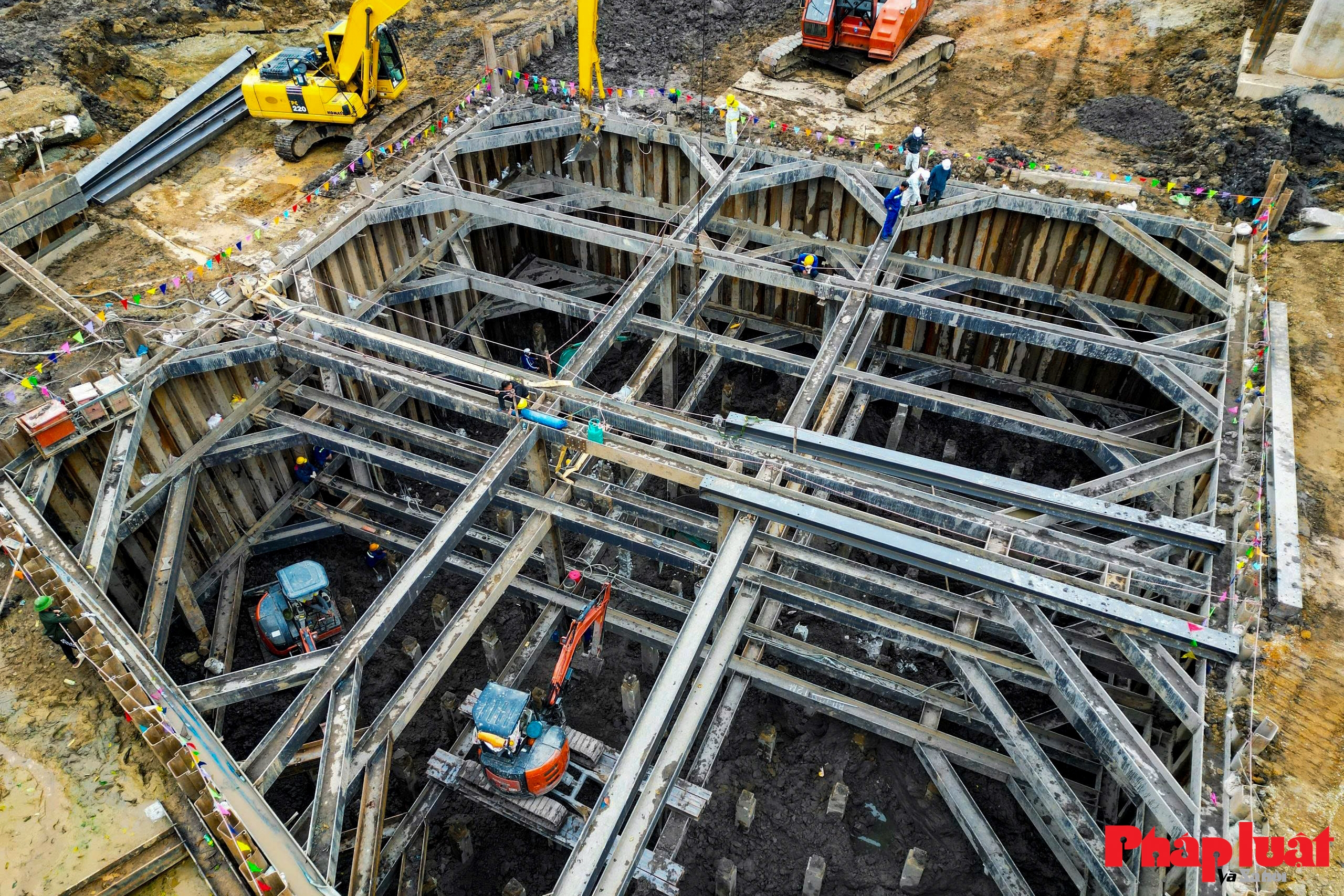 Toàn cảnh công trường thi công hầm chui Đại lộ Thăng Long – Vành đai 3,5