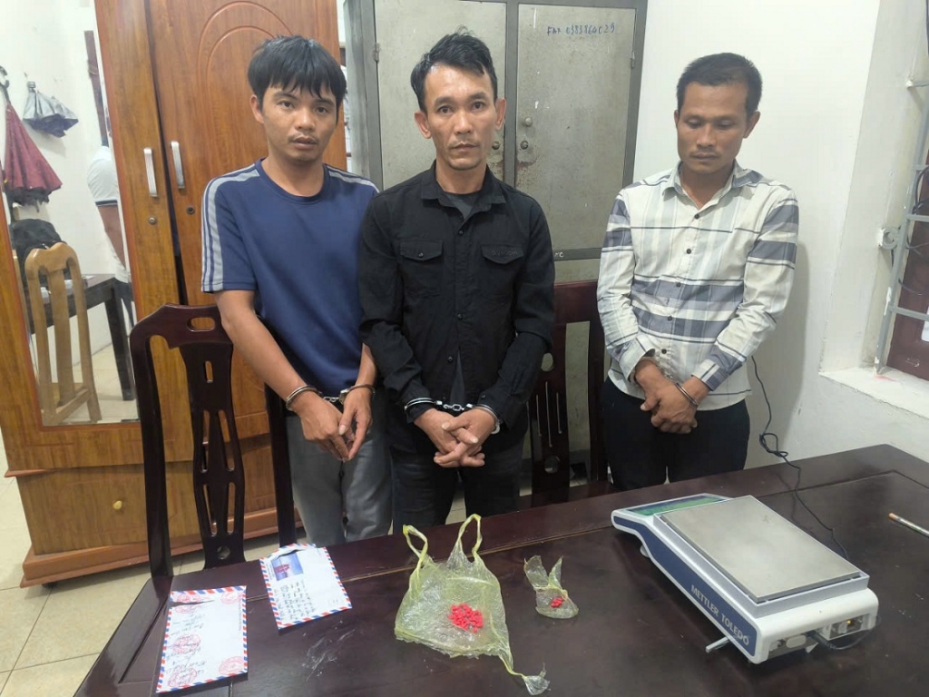 3 đối tượng và tang vật tại cơ quan Công an