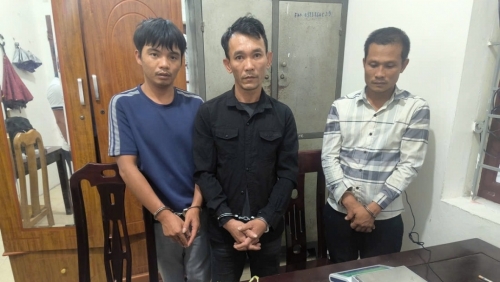 Bí mật bên trong ngôi nhà có 3 người đàn ông