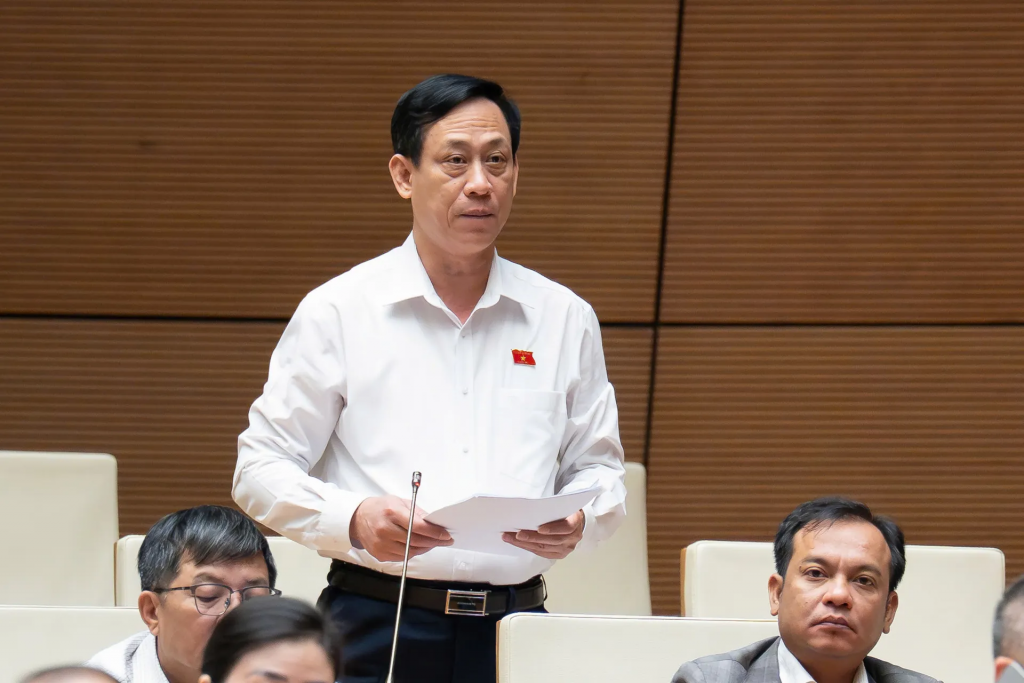 Đại biểu Mai Văn Hải (Đoàn đại biểu Quốc hội tỉnh Thanh Hoá) thảo luận tại hội trường sáng 29/10. Ảnh: Quochoi.vn