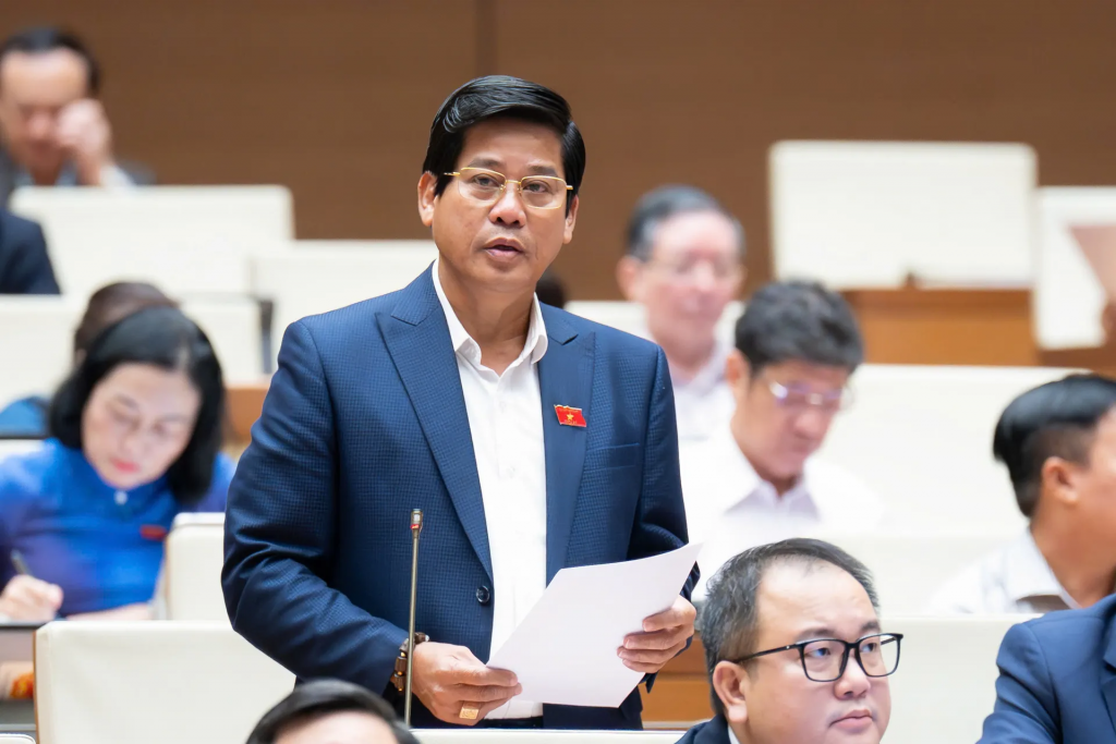 Đại biểu Dương Văn Phước (Đoàn đại biểu Quốc hội TP Đà Nẵng) thảo luận tại hội trường sáng 29/10. Ảnh: Quochoi.vn