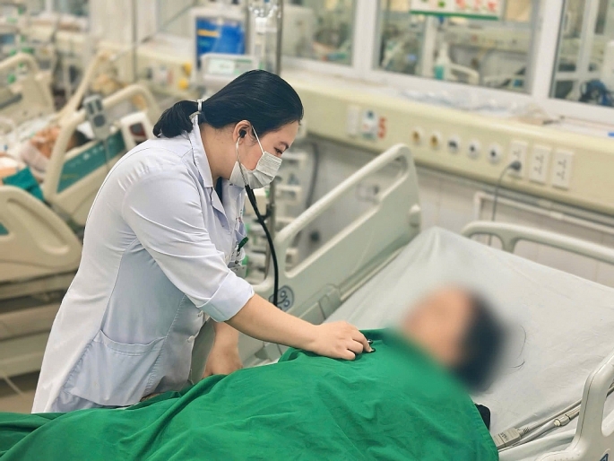 undefined Cấp cứu kịp thời cụ bà 78 tuổi ngộ độc nặng do uống củ ấu tầu sống chữa đau khớp