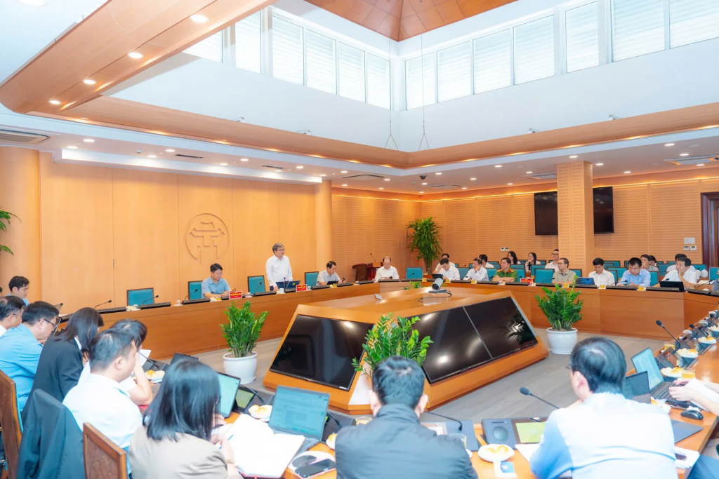 Tại cuộc họp, các thành viên trong Đoàn công tác đã trực tiếp trao đổi, giải đáp nhiều vấn đề mà UBND TP Hà Nội nêu; đồng thời ghi nhận những kiến nghị, đề xuất của TP để tổng hợp, báo cáo.