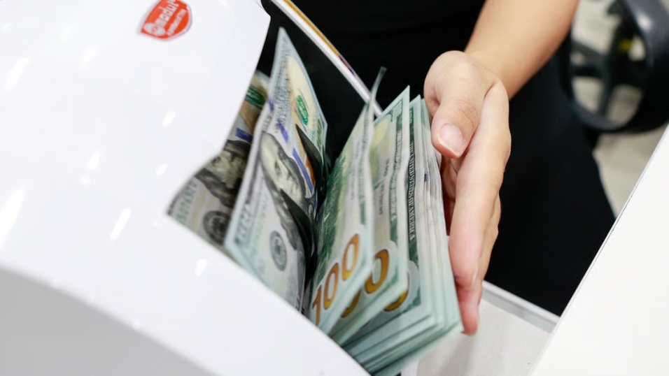 Phối hợp kiểm tra, xử lý nghiêm các điểm giao dịch ngoại tệ trái phép