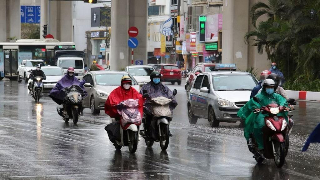 Không khí lạnh tăng cường, cảnh báo lũ trên các sông ở miền Trung