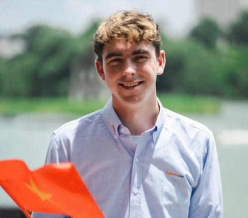 Hành trình “đổi đời” tại Việt Nam của chàng sinh viên Scotland