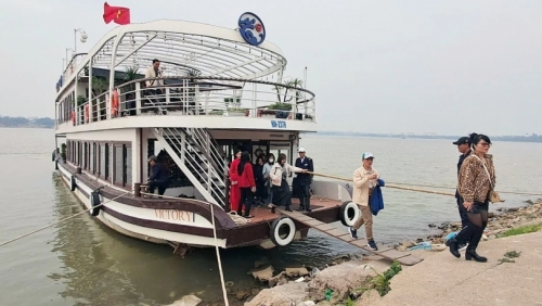 Đánh thức tiềm năng du lịch đường sông Hà Nội