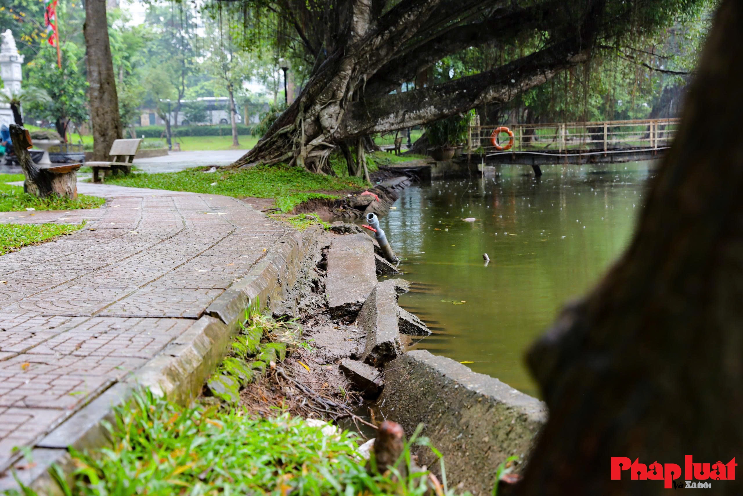 Hiện trạng công viên Bách Thảo trước ngày được tu sửa Hiện trạng công viên Bách Thảo trước ngày được tu sửa
